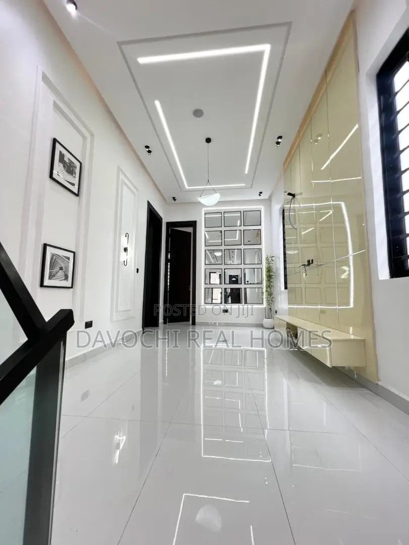 5bdrm Duplex in Chevron for sale in Chevron