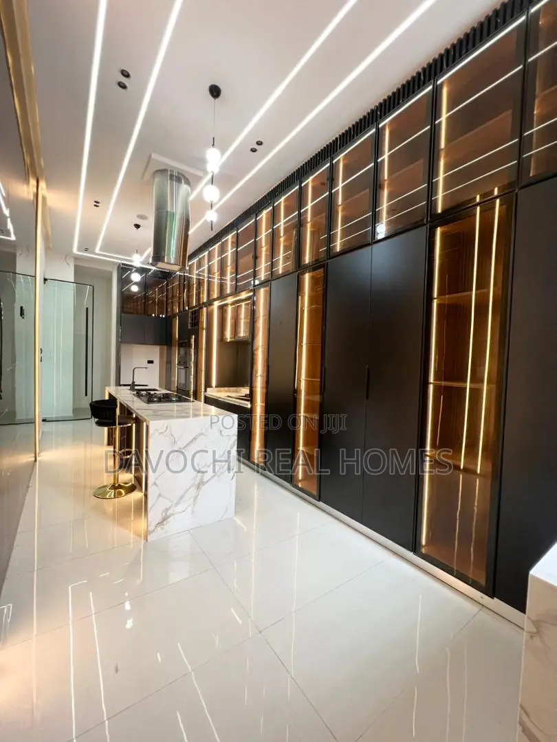 5bdrm Duplex in Chevron for sale in Chevron