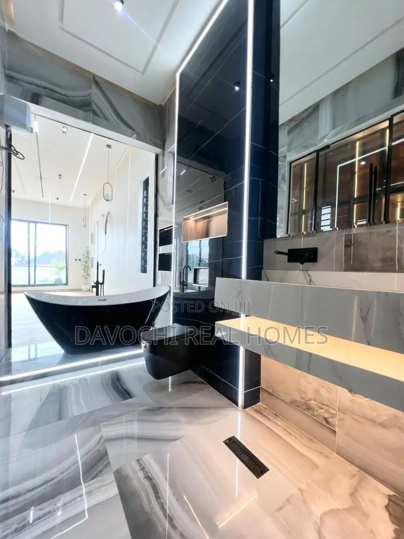 5bdrm Duplex in Chevron for sale in Chevron