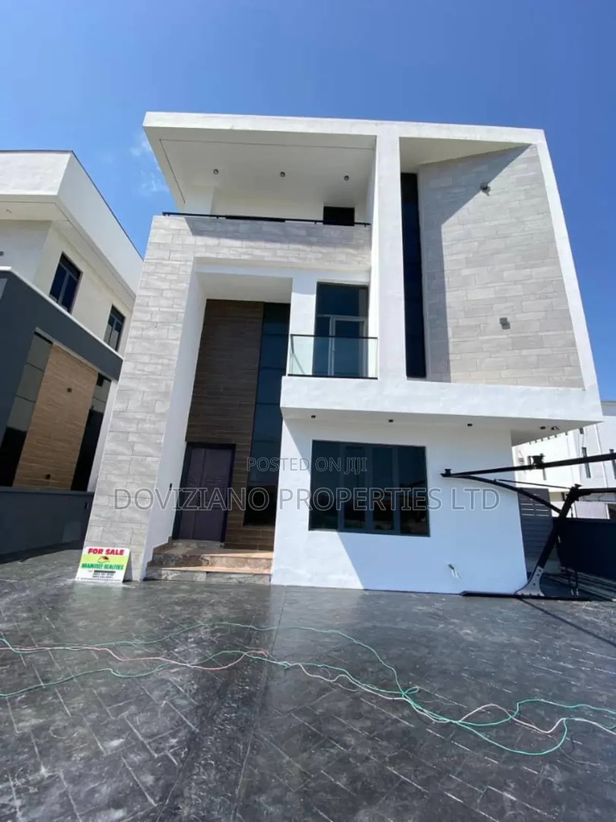 5bdrm Duplex in Ikate for sale in Ikate