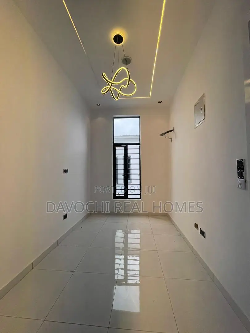 4bdrm Duplex in Ikota for sale in Ikota