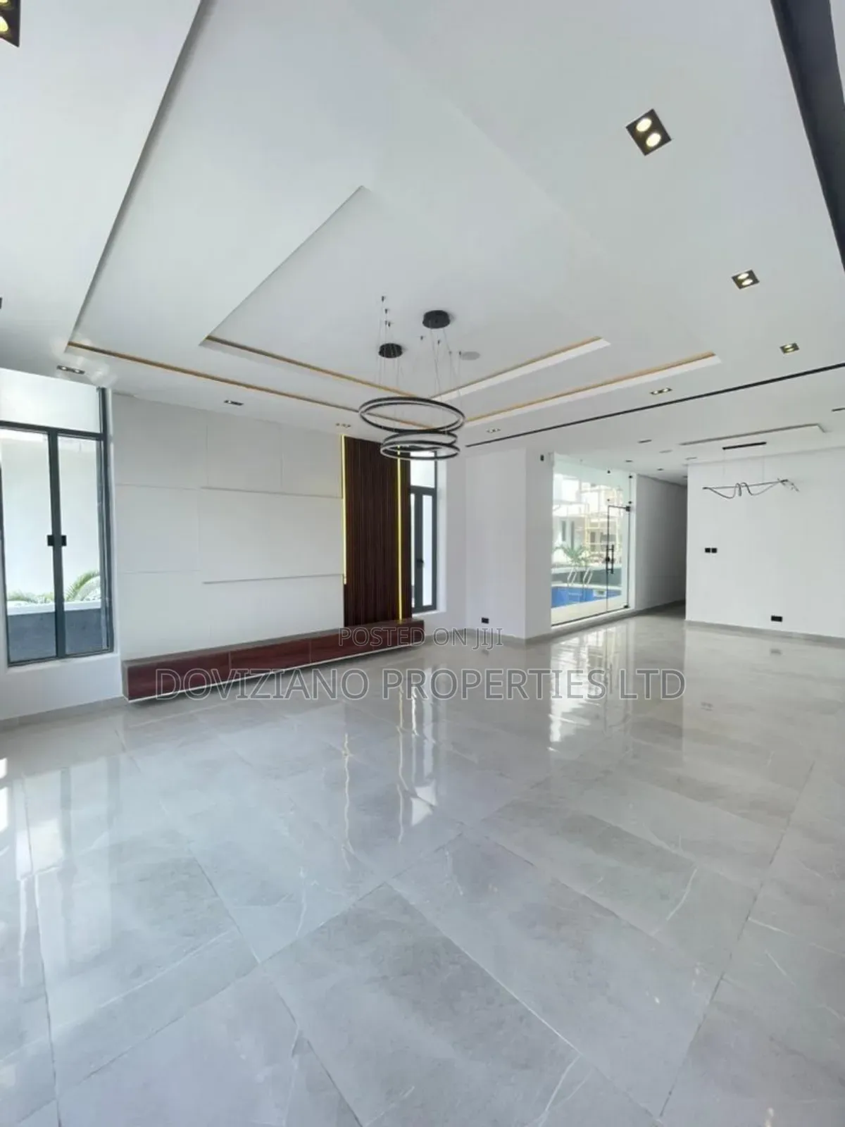 5bdrm Duplex in Ikota for sale in Ikota