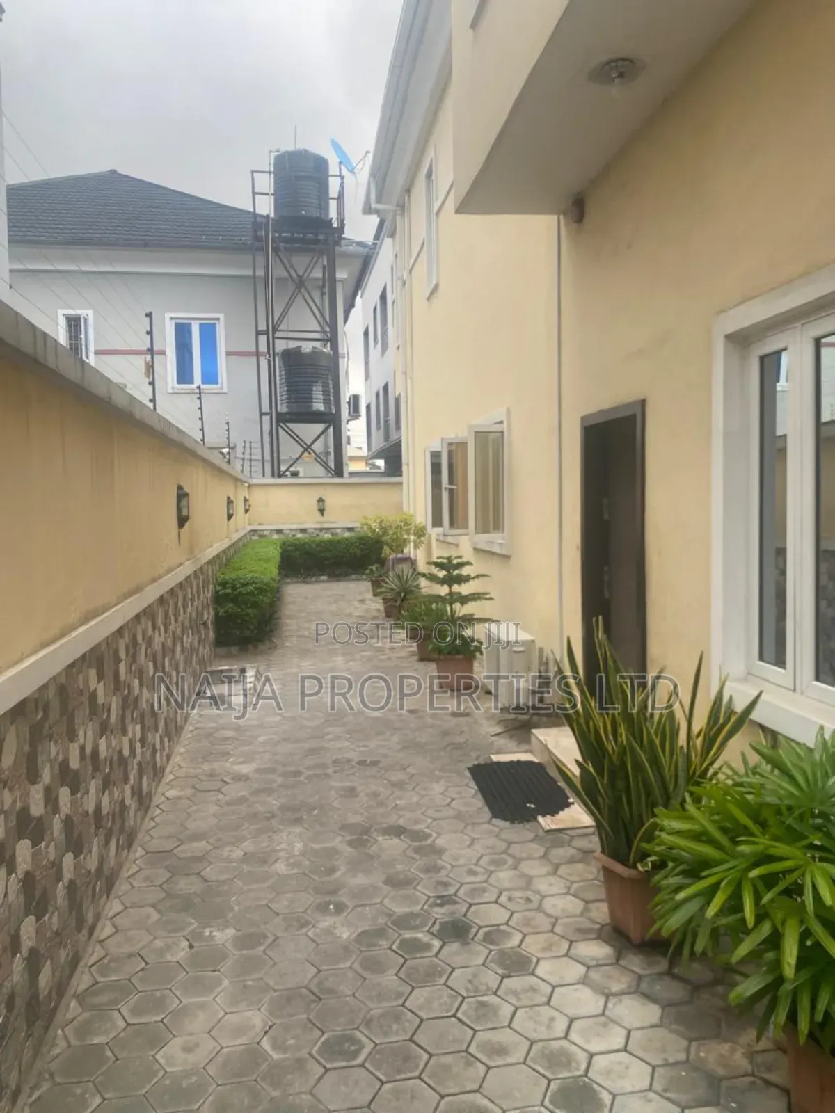 5bdrm Duplex in Off Oladimeji Alo, Lekki Phase 1 for sale in Lekki Phase 1