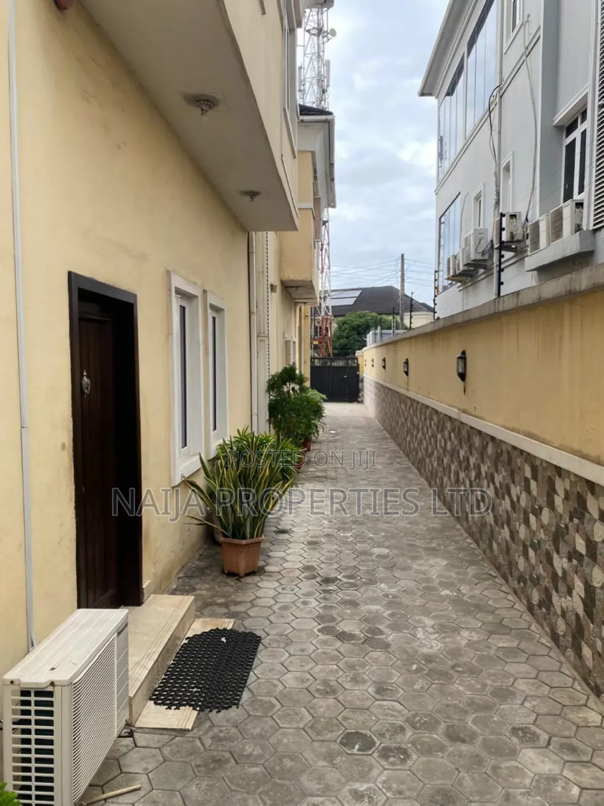 5bdrm Duplex in Off Oladimeji Alo, Lekki Phase 1 for sale in Lekki Phase 1