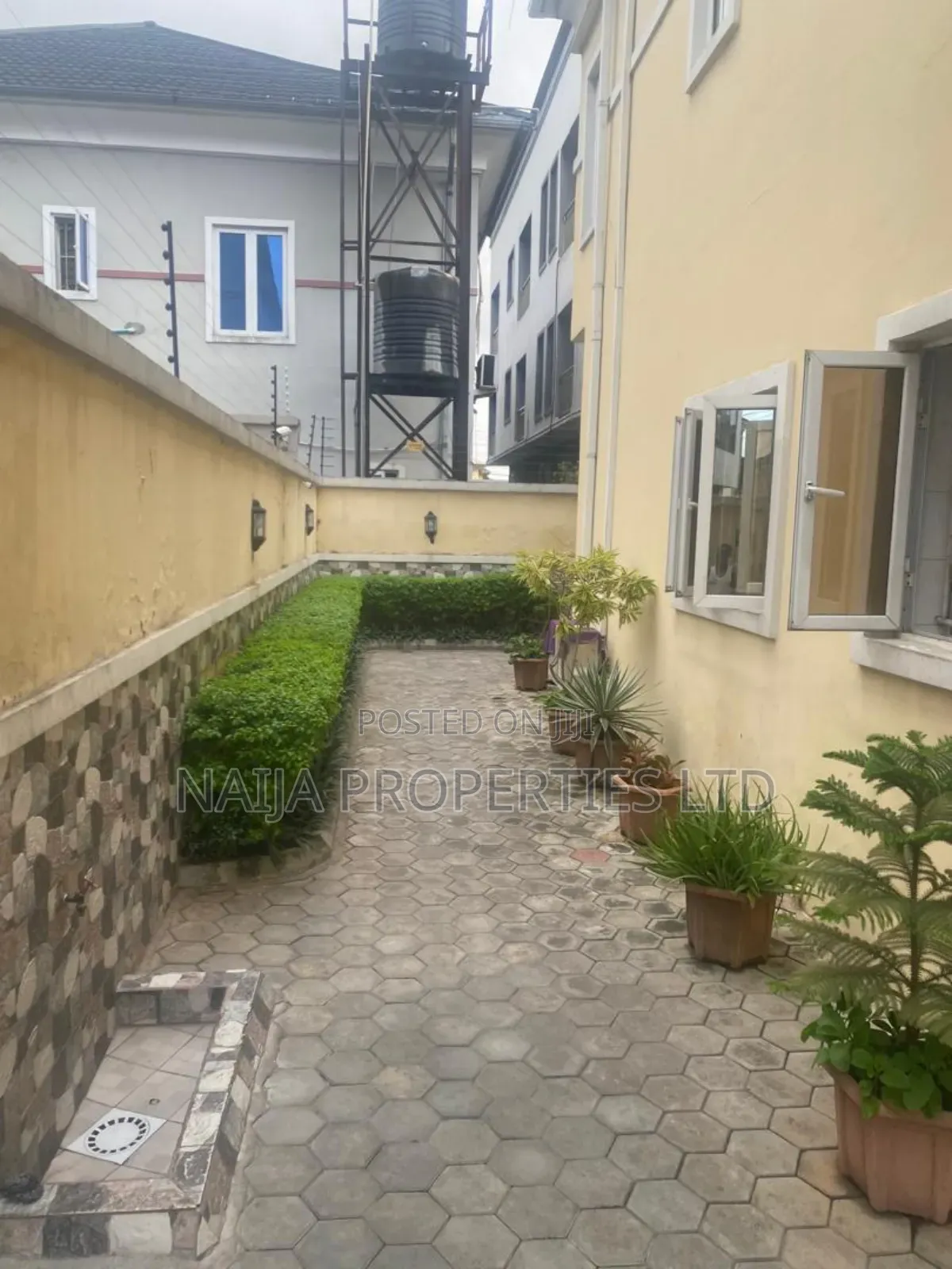 5bdrm Duplex in Off Oladimeji Alo, Lekki Phase 1 for sale in Lekki Phase 1