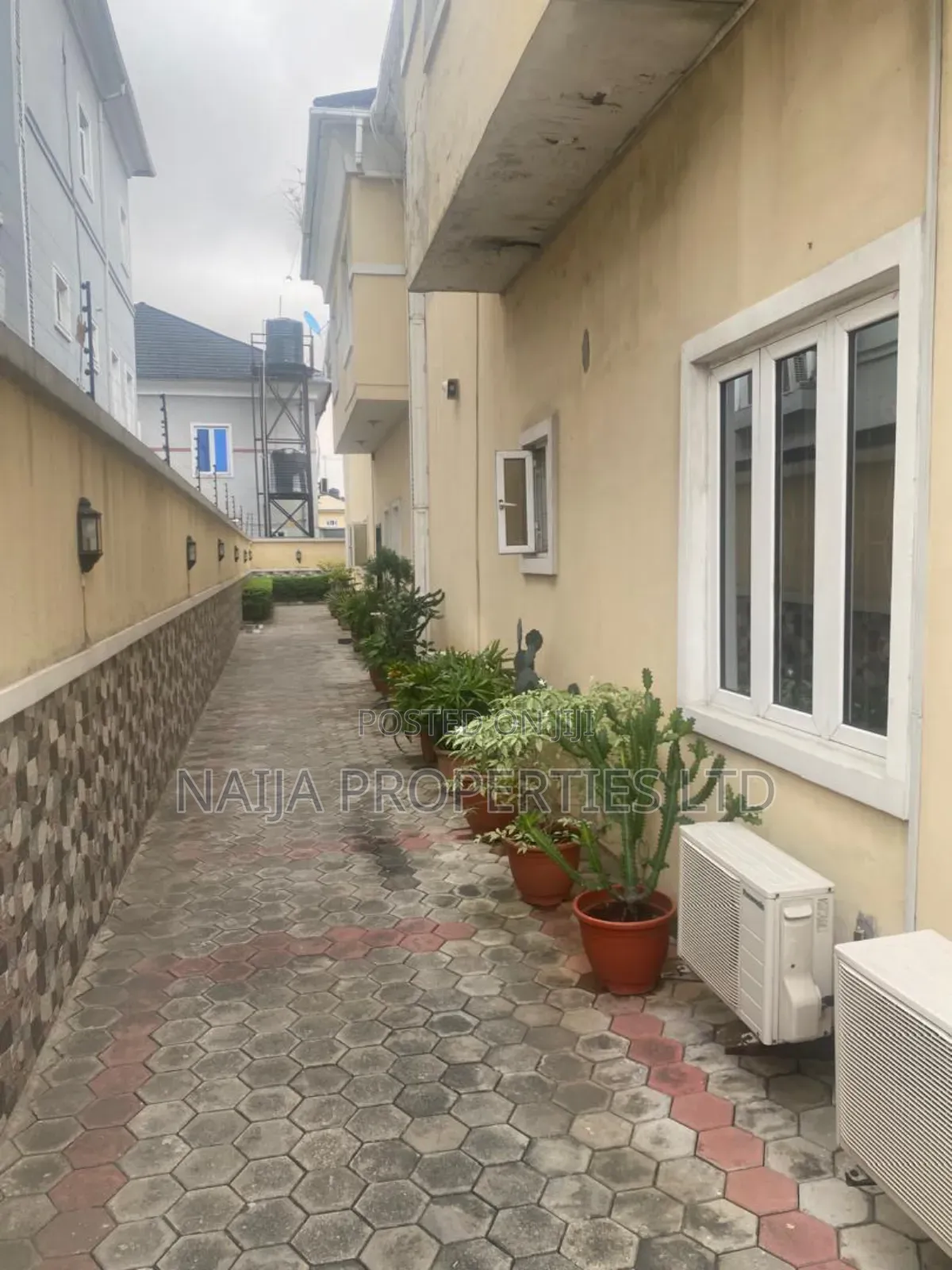 5bdrm Duplex in Off Oladimeji Alo, Lekki Phase 1 for sale in Lekki Phase 1