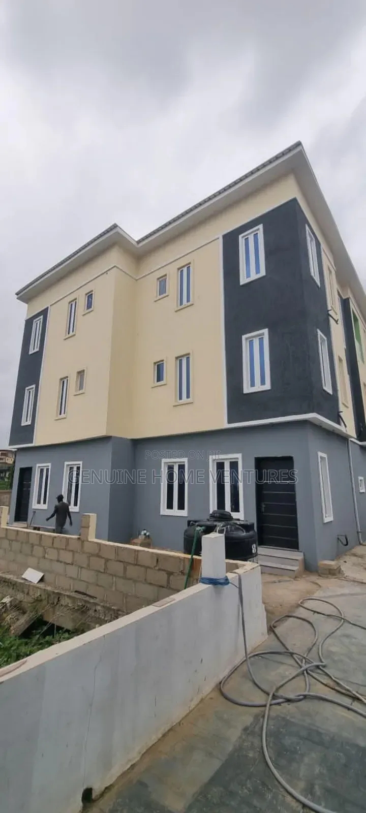 4bdrm Duplex in Mende for sale in Mende