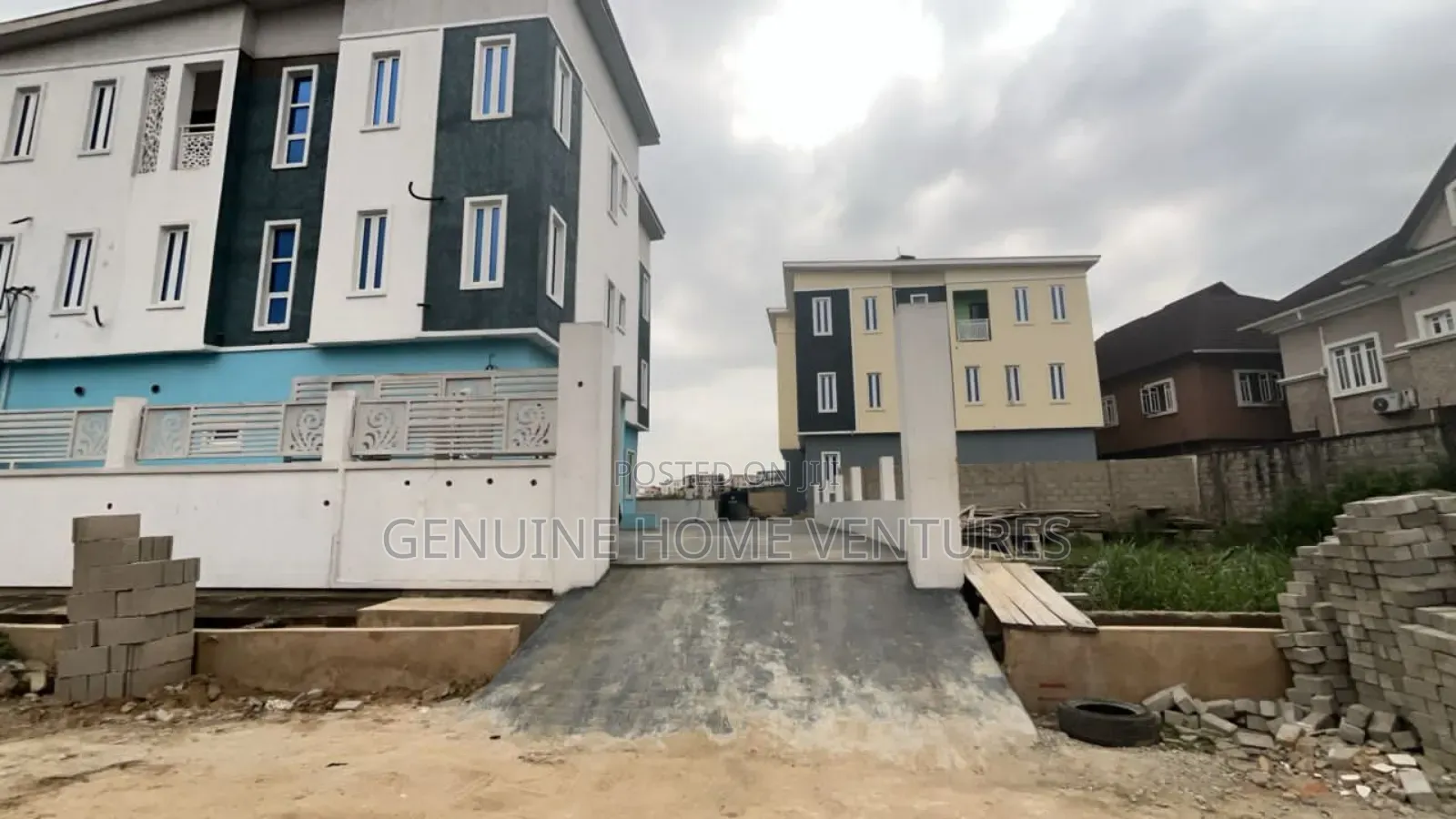4bdrm Duplex in Mende for sale in Mende