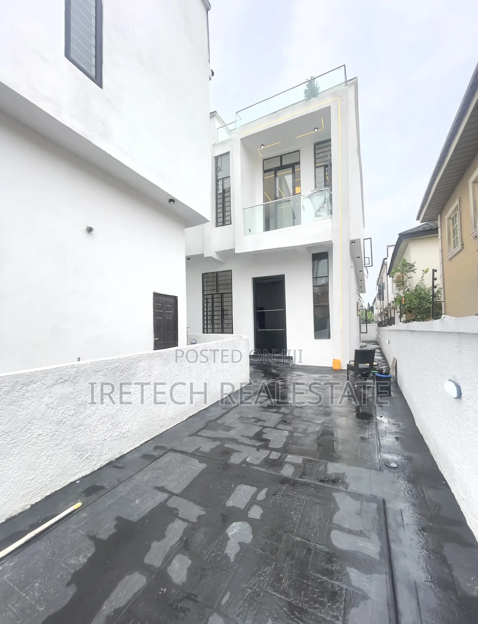 4bdrm Duplex in Ajah In A Gated, Off Lekki-Epe Expressway for sale in Off Lekki-Epe Expressway