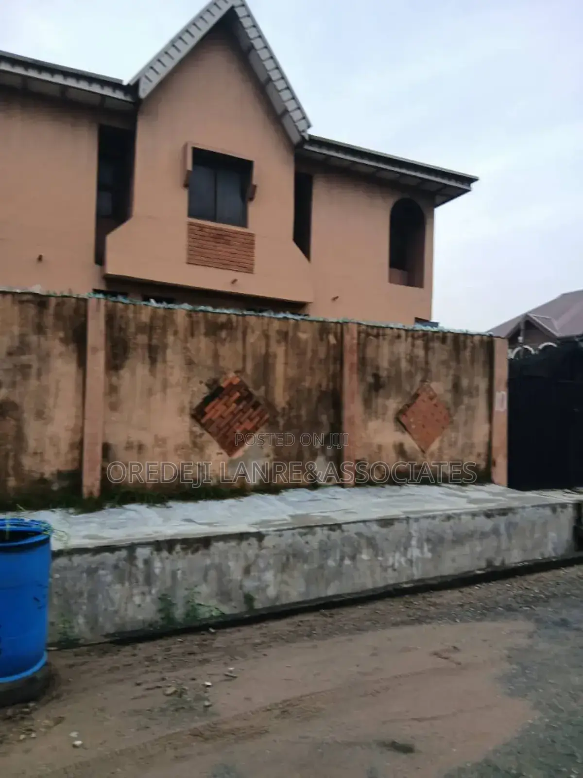 3bdrm Block of Flats in Moke Oyeladun Estate, Oko-Oba for sale in Oko-Oba