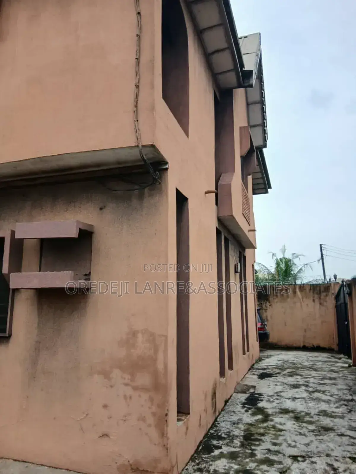 3bdrm Block of Flats in Moke Oyeladun Estate, Oko-Oba for sale in Oko-Oba