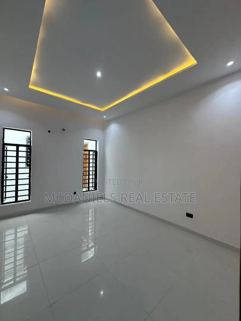 Furnished 5bdrm Duplex in Ikota for sale in Ikota