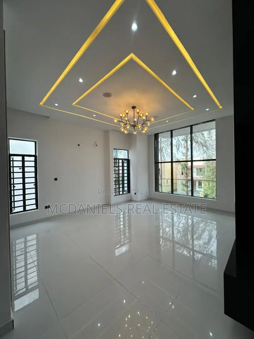 Furnished 5bdrm Duplex in Ikota for sale in Ikota