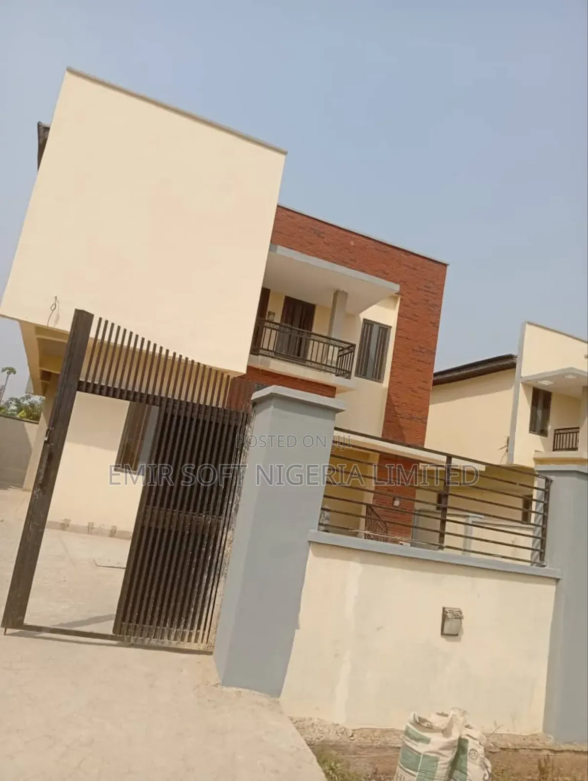 Furnished 3bdrm Duplex in Apata for sale in Apata