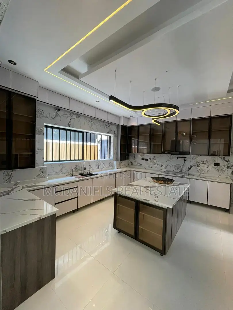 Furnished 5bdrm Duplex in Lekki Phase 1 for sale in Lekki Phase 1