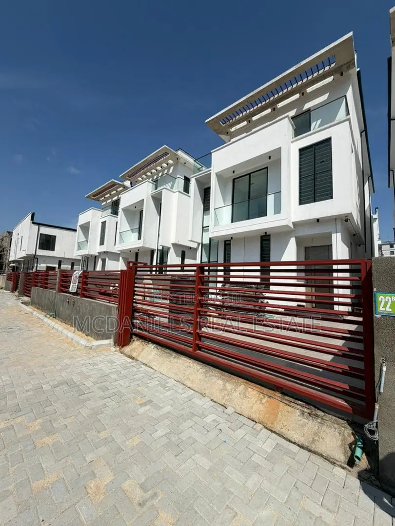 Furnished 5bdrm Duplex in Chevron for sale in Chevron
