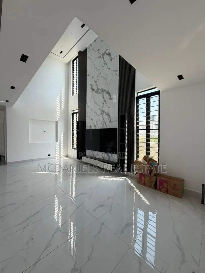 Furnished 5bdrm Duplex in Chevron for sale in Chevron