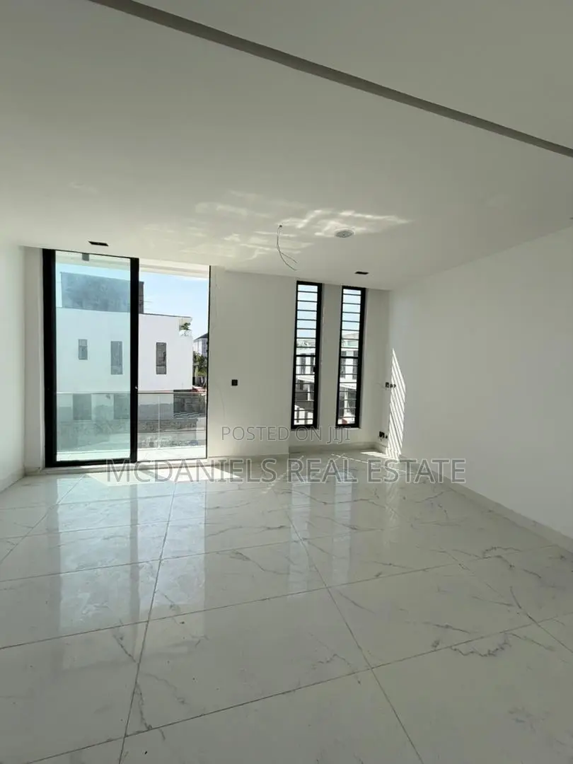 Furnished 5bdrm Duplex in Chevron for sale in Chevron