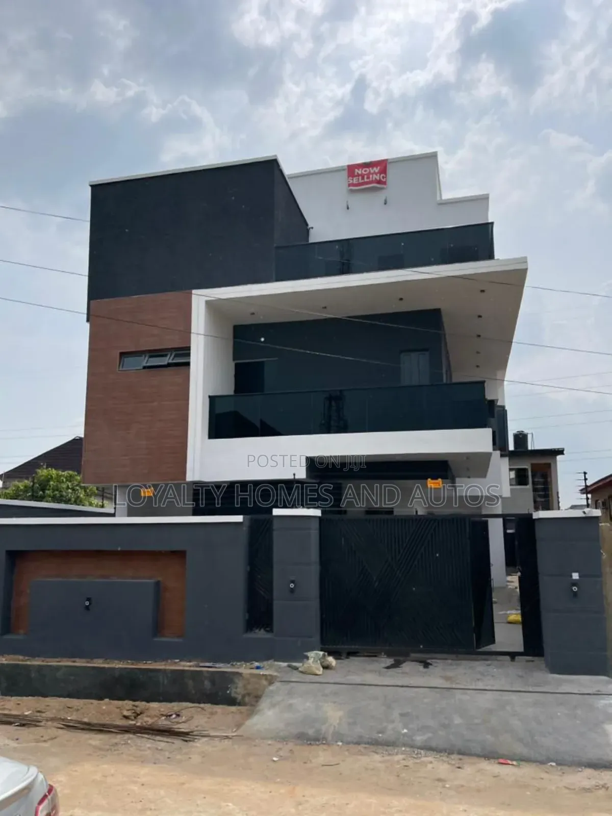 Furnished 5bdrm Duplex in GRA Phase 1 for sale in GRA Phase 1
