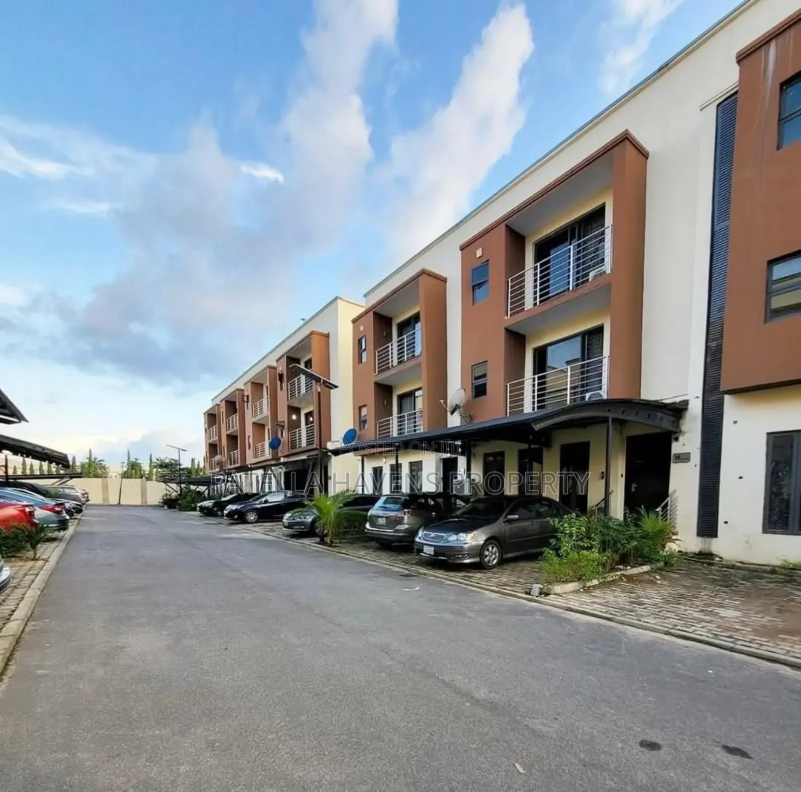 4bdrm Duplex in Apo District for sale in Apo District