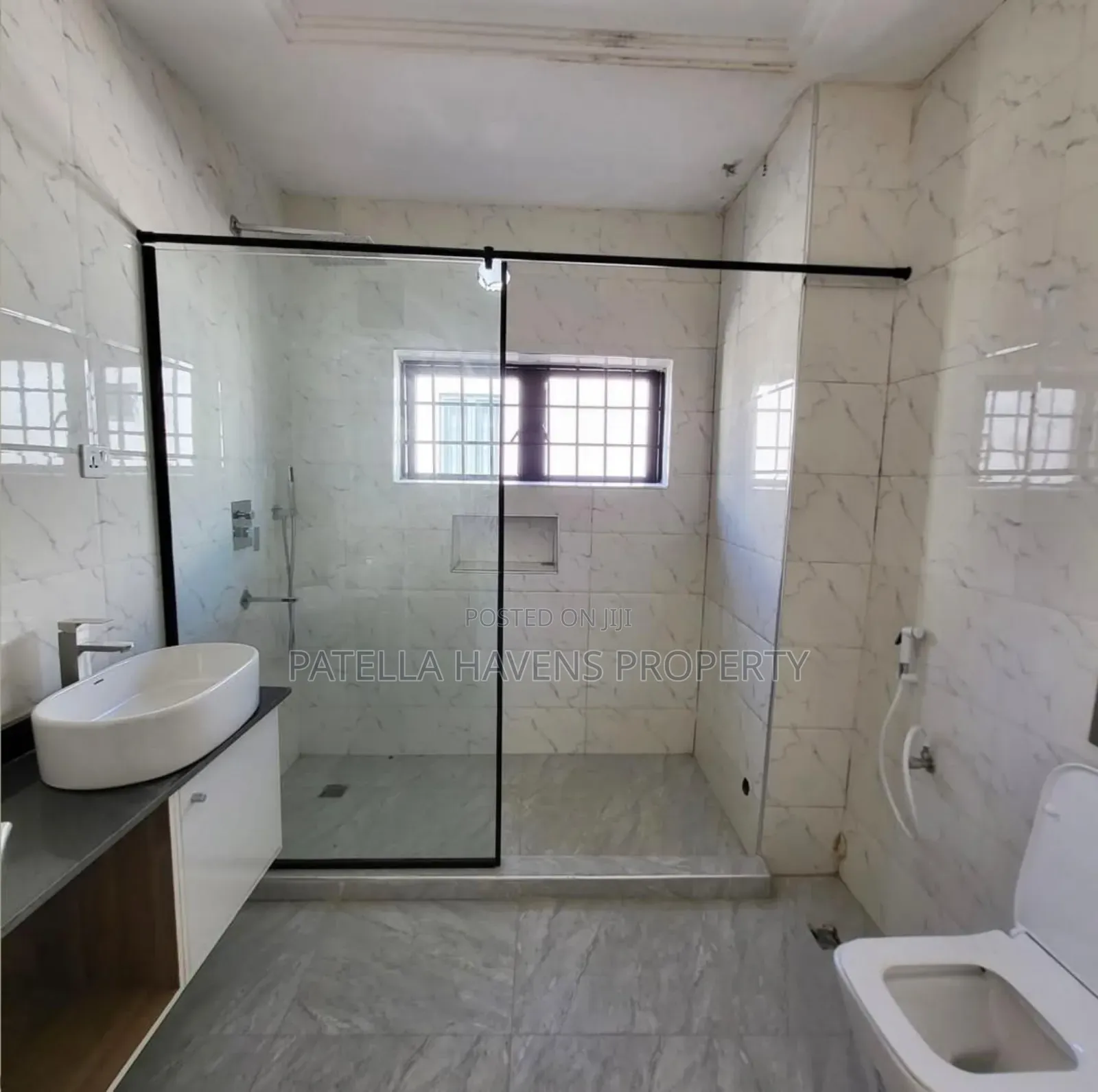 4bdrm Duplex in Apo District for sale in Apo District