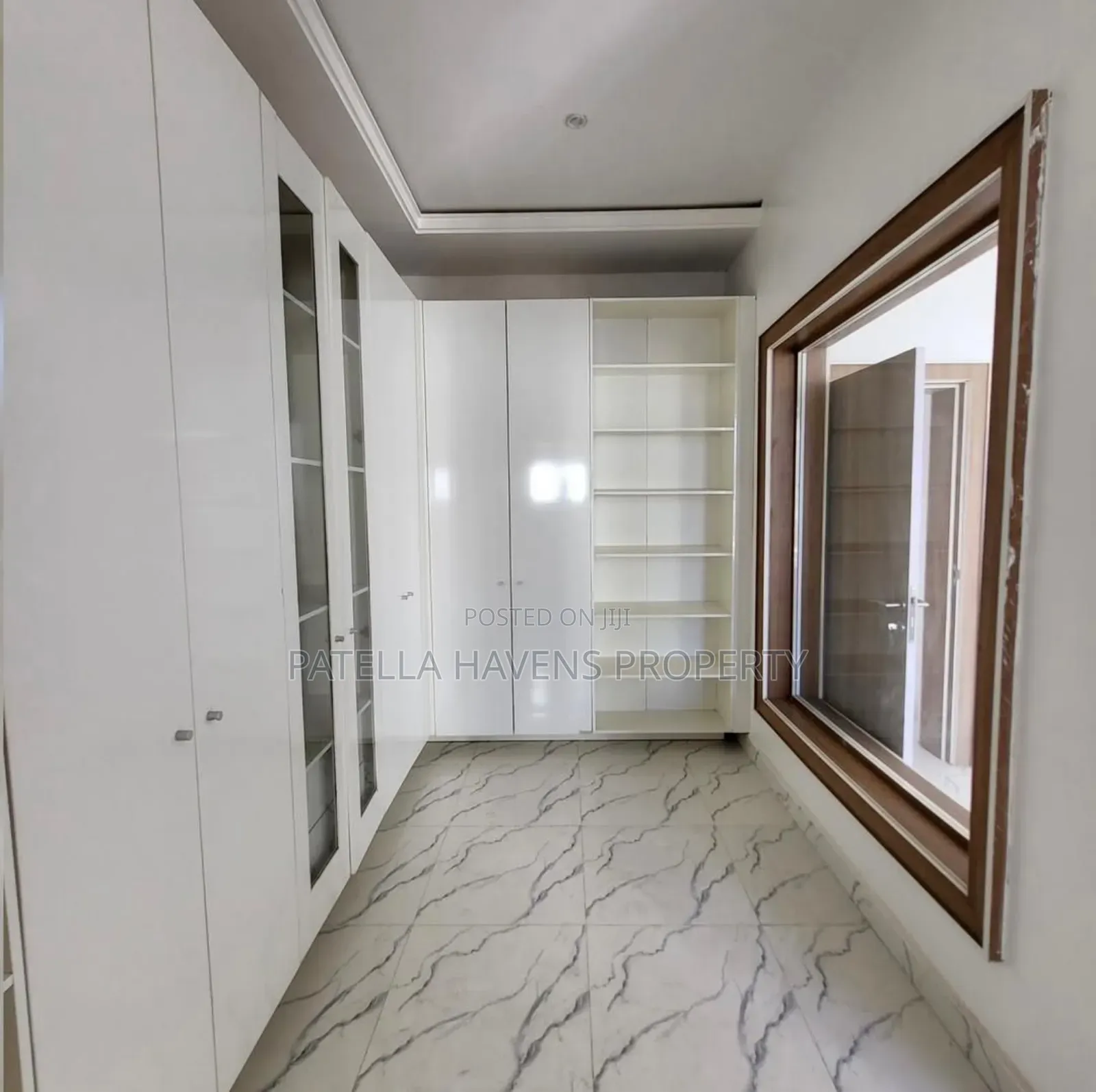 4bdrm Duplex in Apo District for sale in Apo District