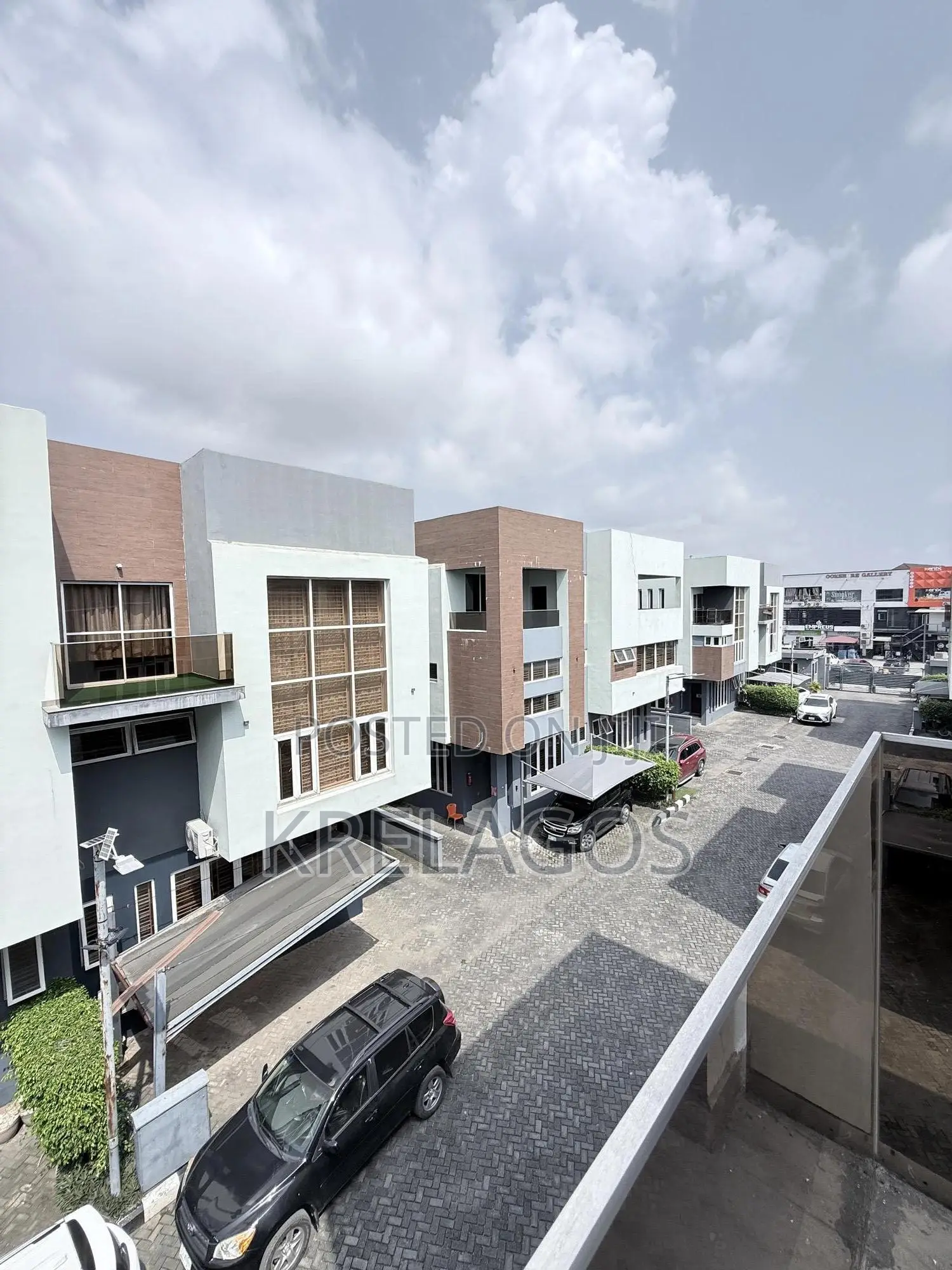 5bdrm Duplex in Osapa london for sale in Osapa london