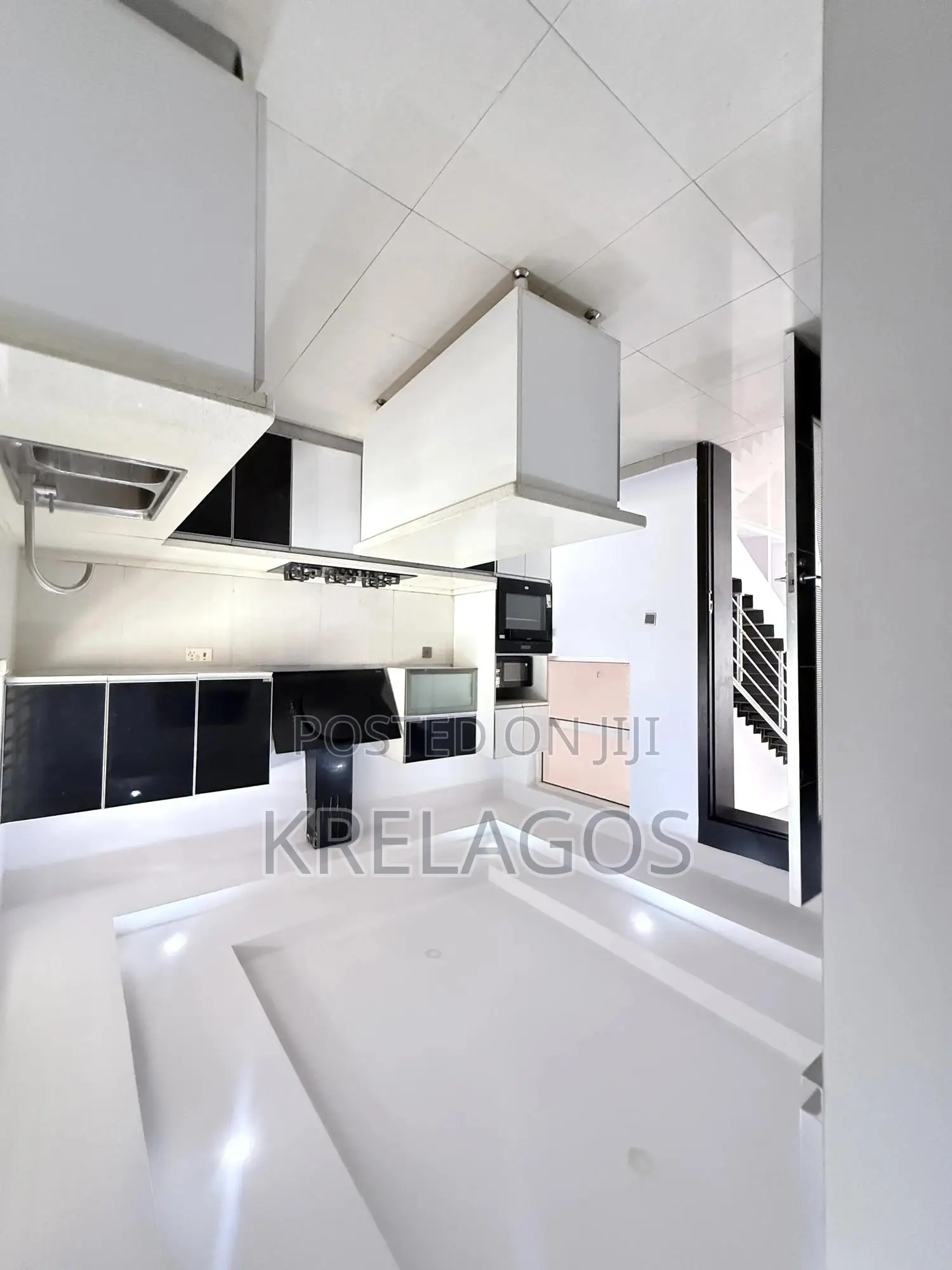 5bdrm Duplex in Osapa london for sale in Osapa london