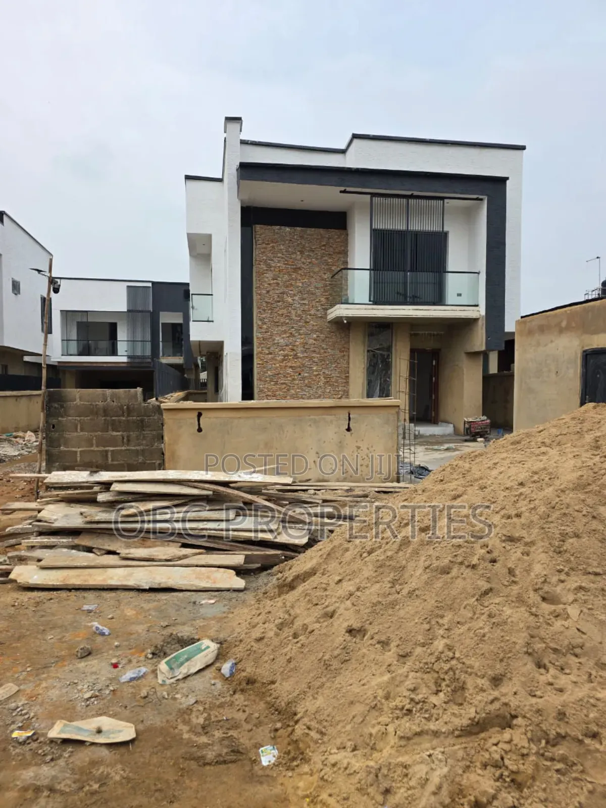 4 Bedrooms Fully Detached in Unity Estate
