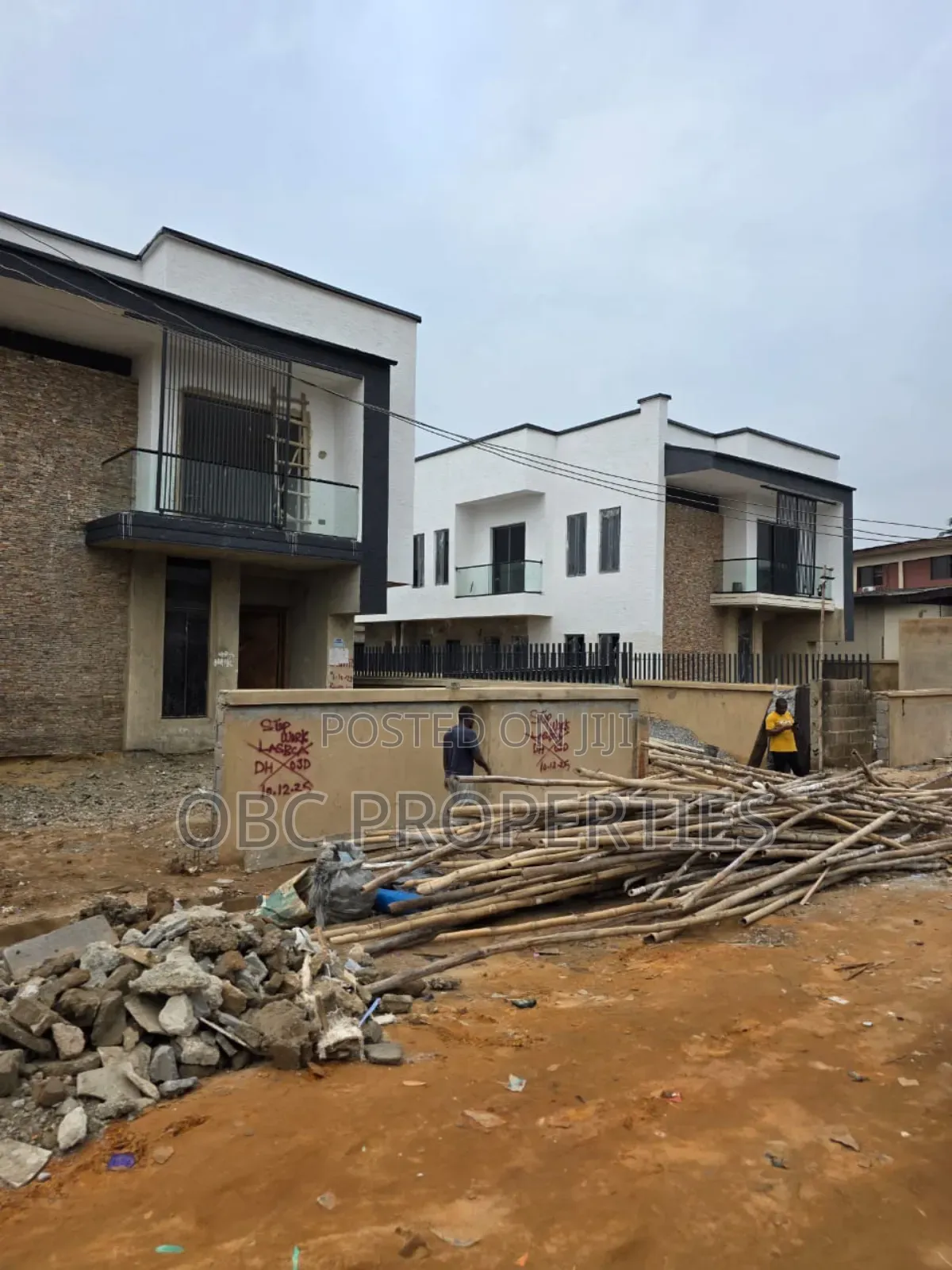 4 Bedrooms Fully Detached in Unity Estate