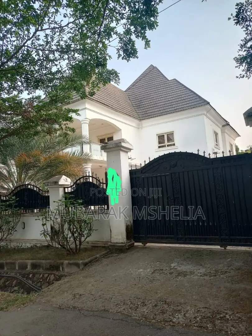 4bdrm Duplex in Gwarinpa for sale in Gwarinpa