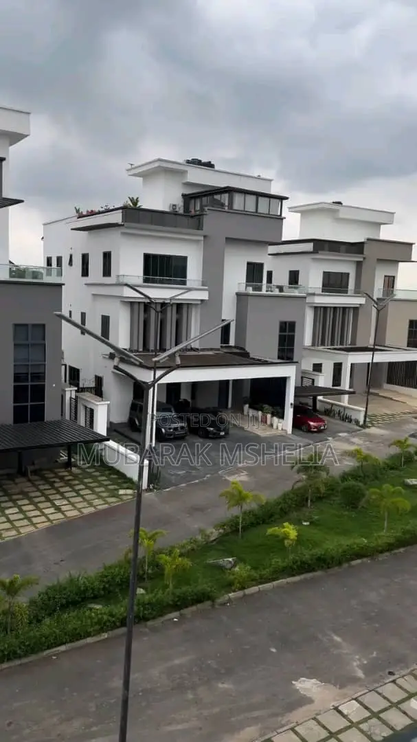 6bdrm Duplex in Mabushi for sale in Mabushi