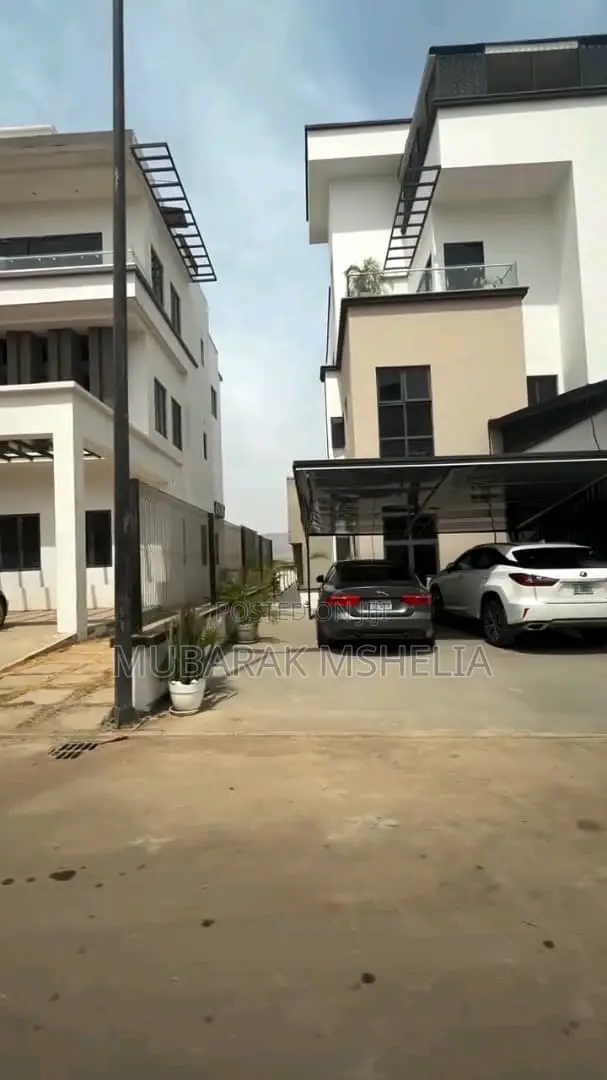 6bdrm Duplex in Mabushi for sale in Mabushi