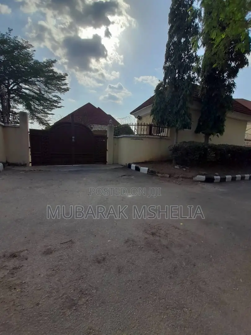 7bdrm Duplex in Asokoro for sale in Asokoro