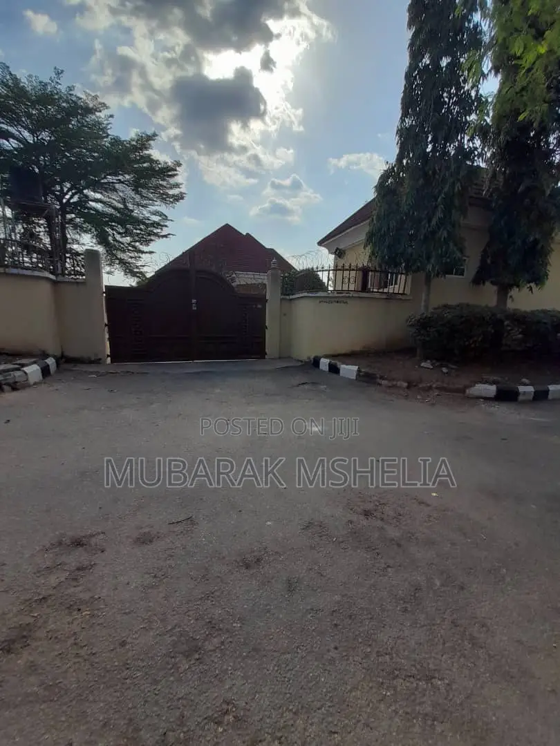 7bdrm Duplex in Asokoro for sale in Asokoro