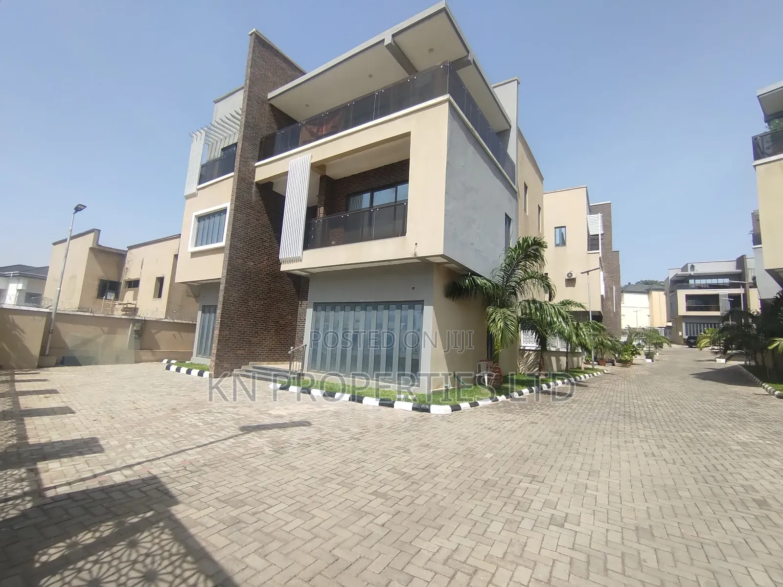 5bdrm Duplex in Asokoro for sale in Asokoro