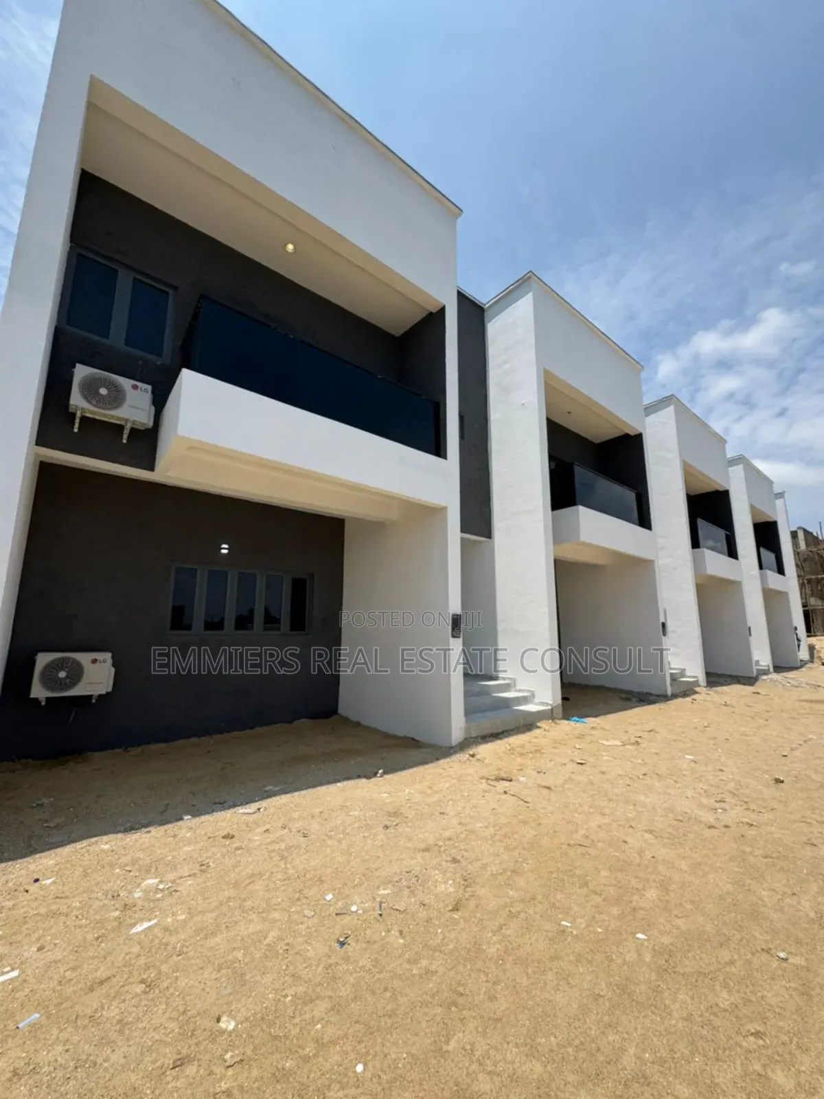 Furnished 3bdrm Apartment in Emmiers Estate, Off Lekki-Epe Expressway in Off Lekki-Epe Expressway