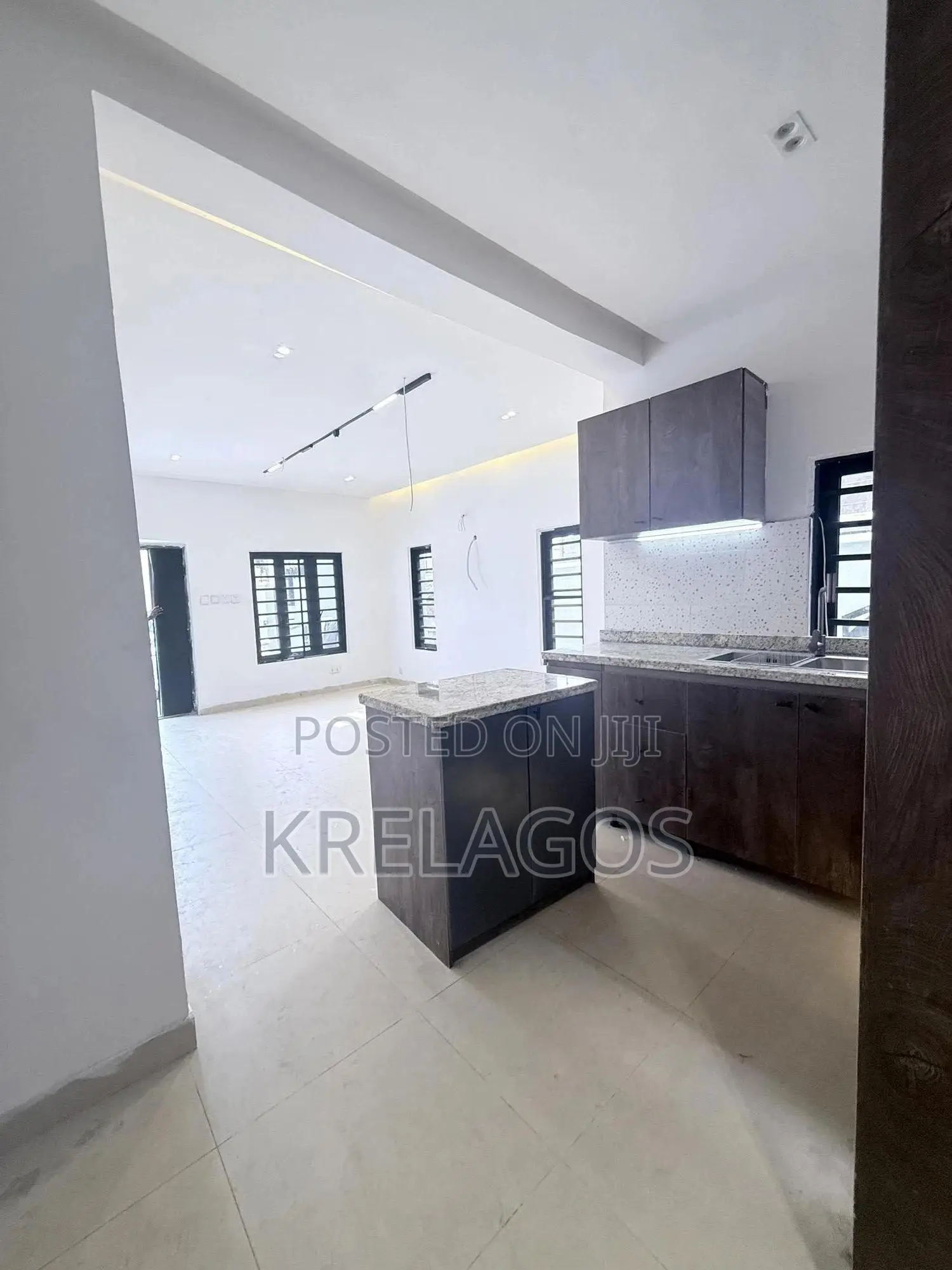 2bdrm House in Agungi for sale in Agungi