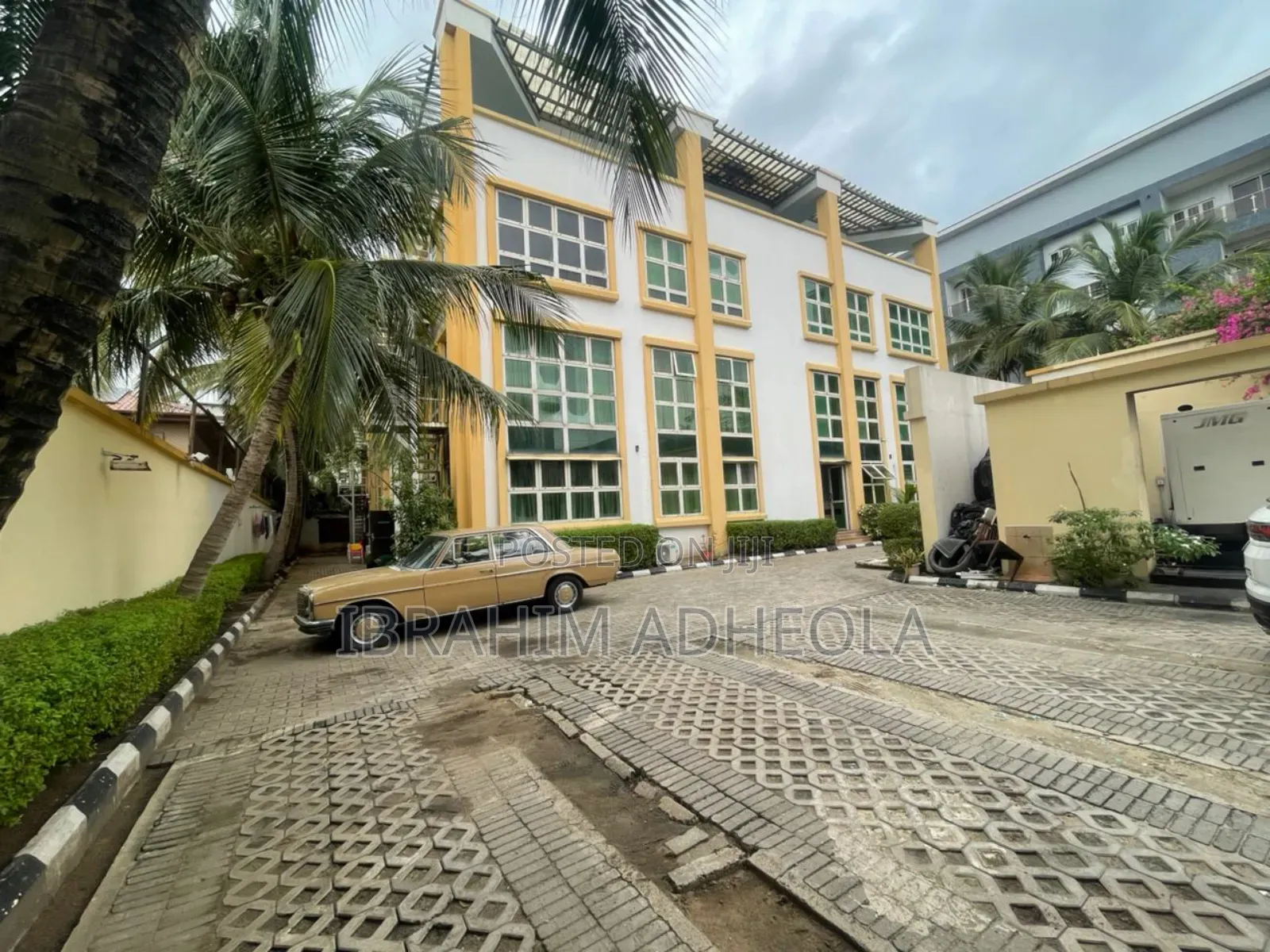 2bdrm Block of Flats in Oniru, Victoria Island Extension for sale in Victoria Island Extension