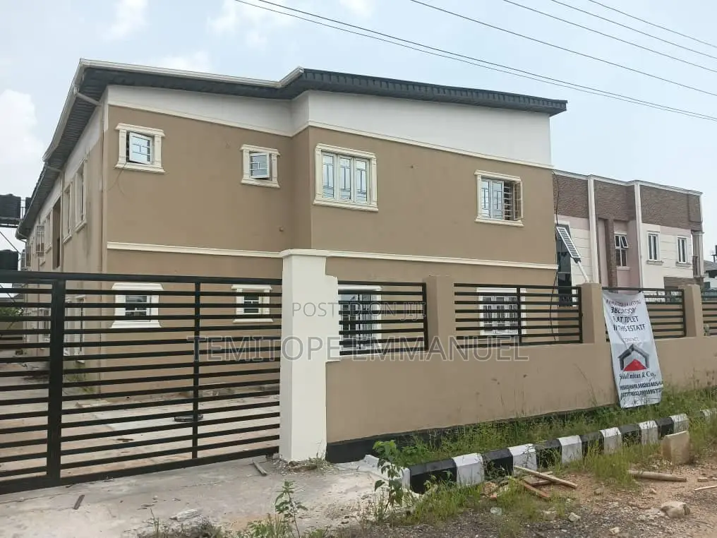 Furnished 3bdrm Apartment in Estate, Arepo By for sale in Ojodu