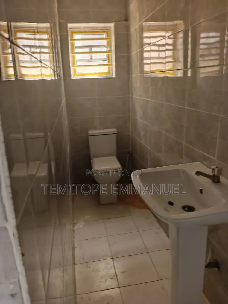 Furnished 3bdrm Apartment in Estate, Arepo By for sale in Ojodu