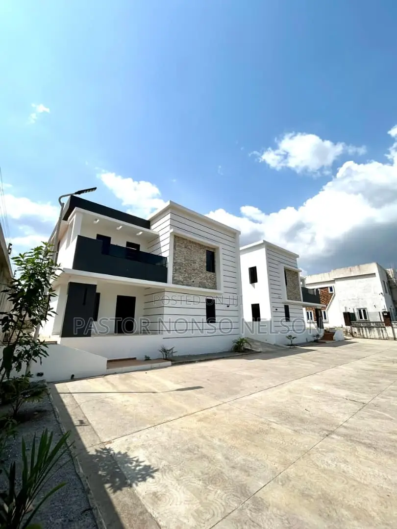 4bdrm Duplex in Owerri for sale in Owerri