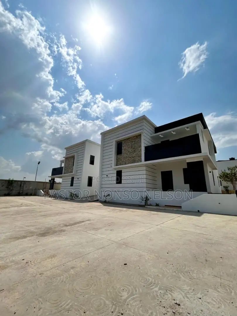 4bdrm Duplex in Owerri for sale in Owerri
