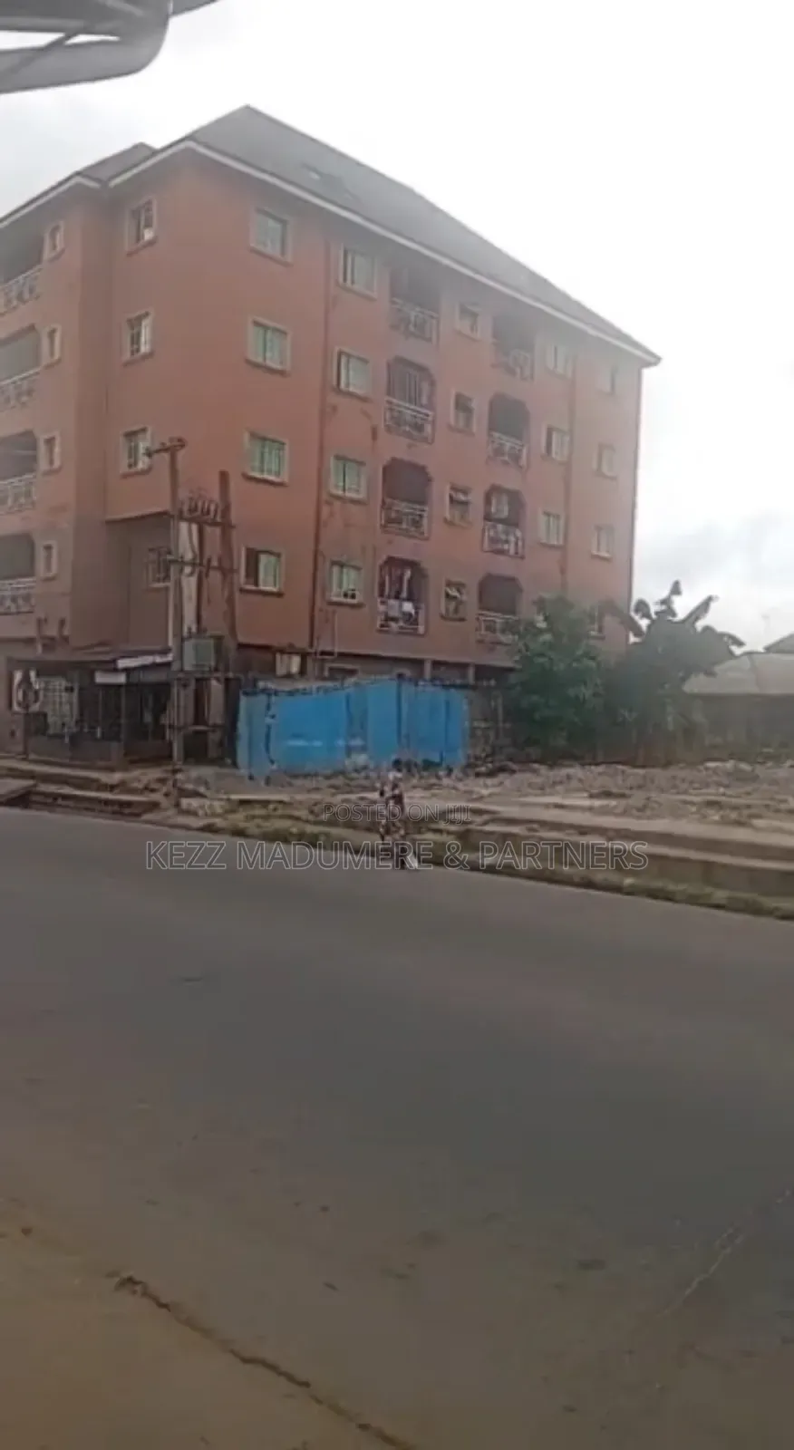 8bdrm Block of Flats in Osusu Area ,  Aba , for sale in Aba North