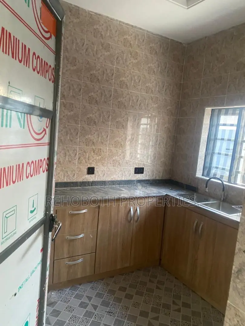 2bdrm Bungalow in Graceland Elebu, Akala Express for rent in Akala Express