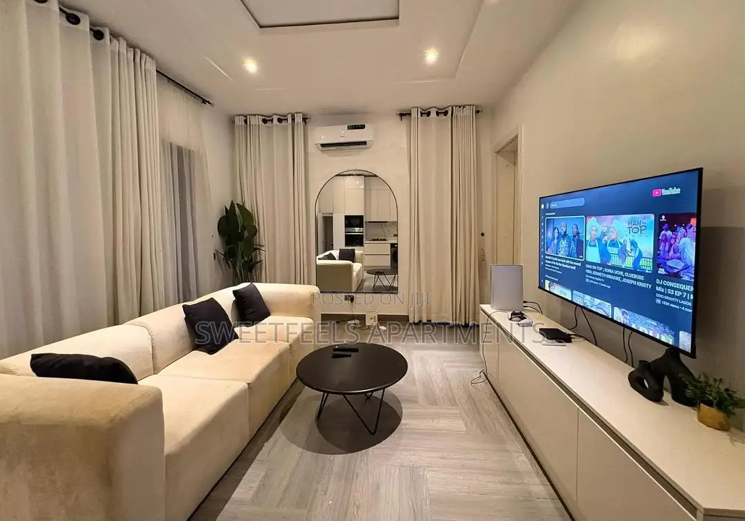 Cozy White 1 Bedroom Apartment With Ps5 in Ikate