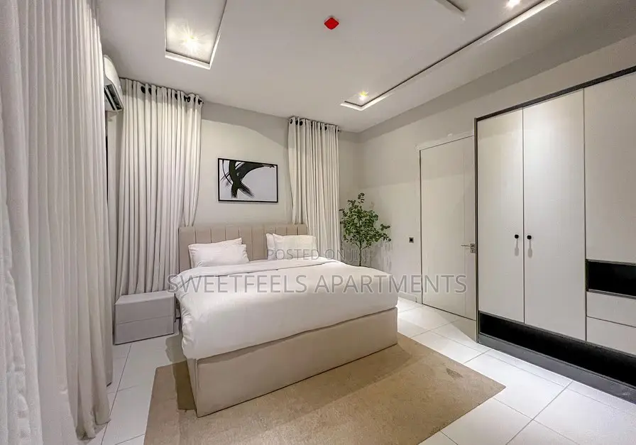 Cozy White 1 Bedroom Apartment With Ps5 in Ikate
