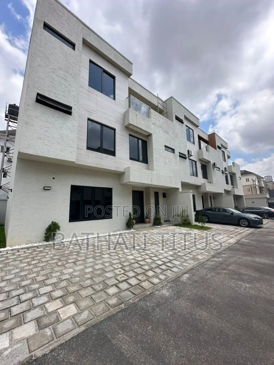 5bdrm Duplex in Jahi for sale in Jahi
