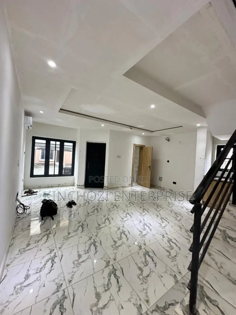 2bdrm Townhouse / Terrace in Lekki Phase 1 for rent in Lekki Phase 1