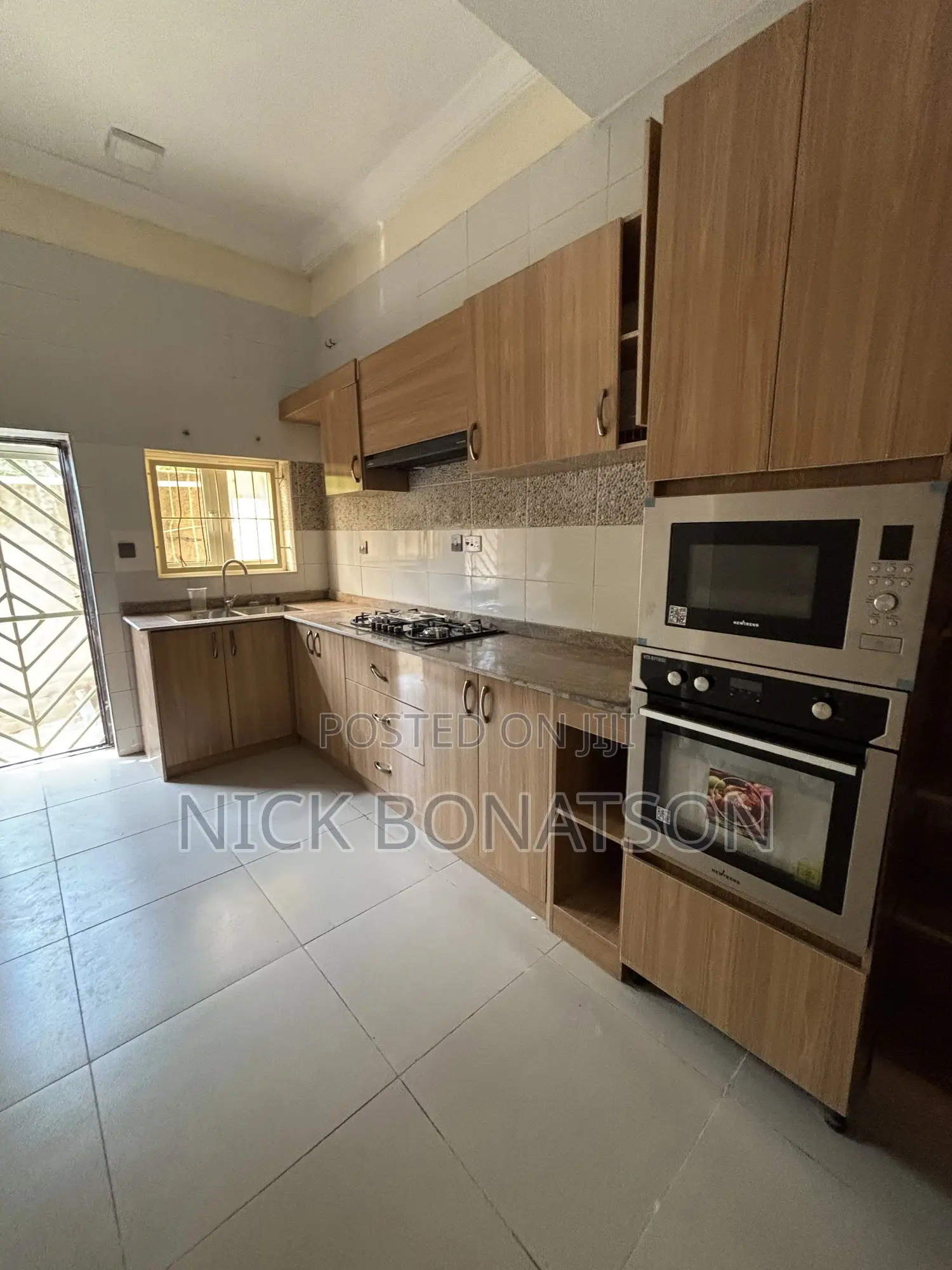 4bdrm Townhouse / Terrace in Guzape Main for rent in Guzape District